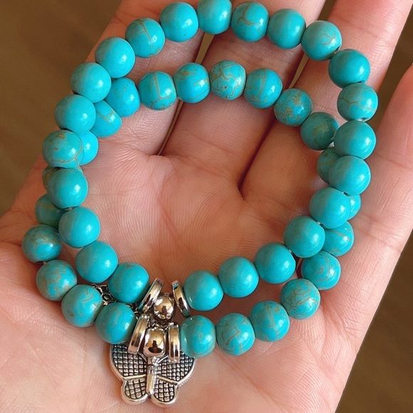 ❤️2 for 15❤️ Two‎ faux turquoise bracelets - Picture 1 of 4
